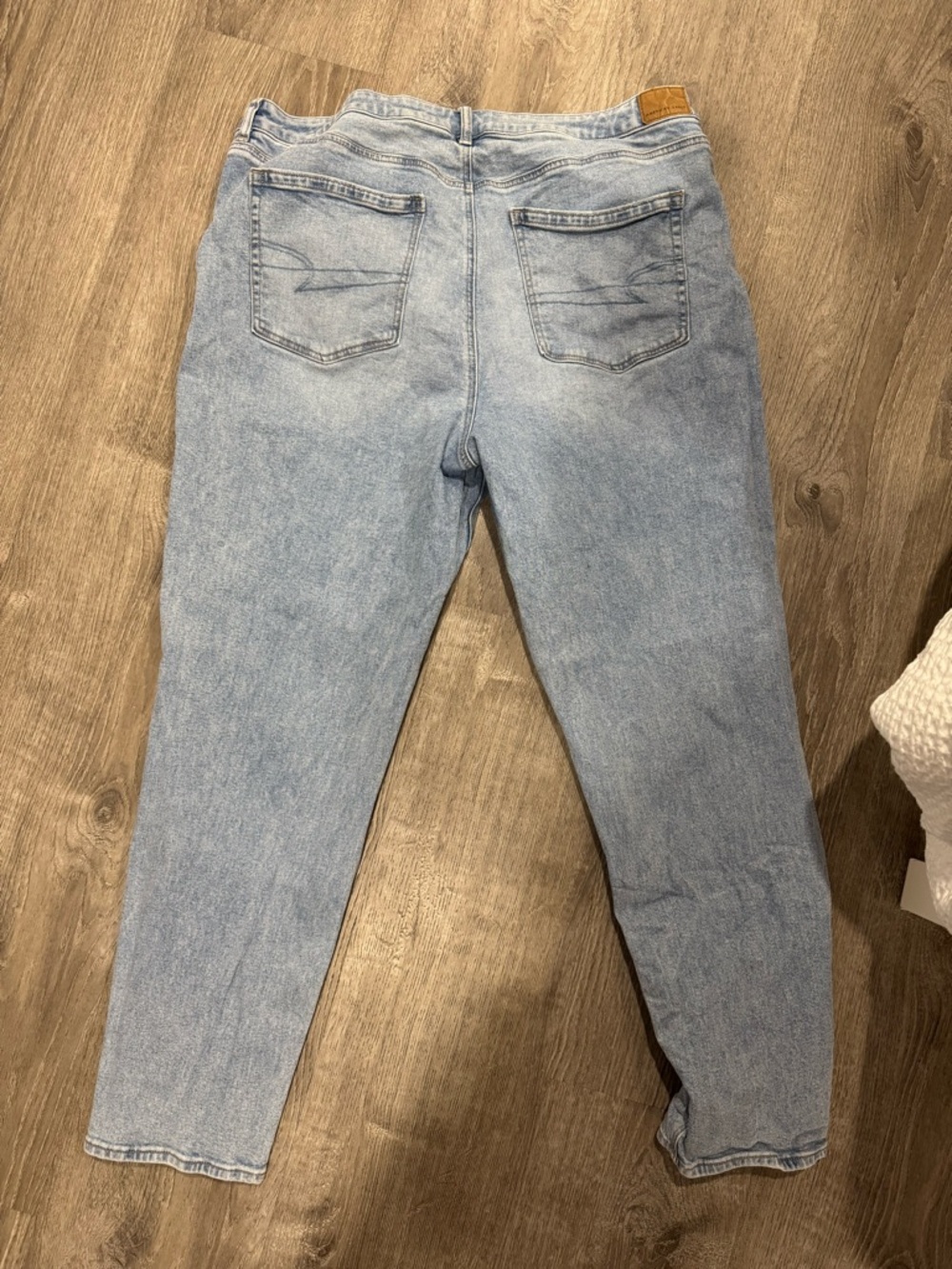 American Eagle Light Wash Mom Jeans - Picture 2 of 4